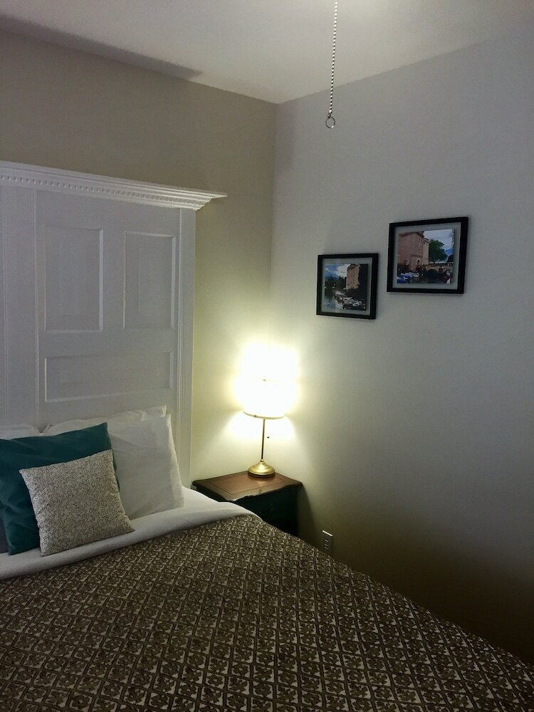 Ellis House Bed & Breakfast