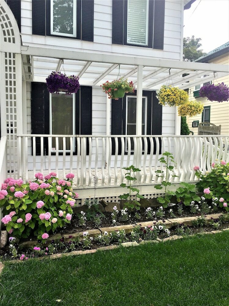 Ellis House Bed & Breakfast