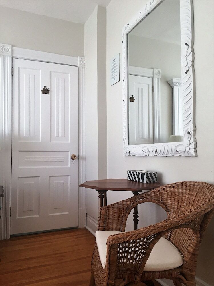 Ellis House Bed & Breakfast