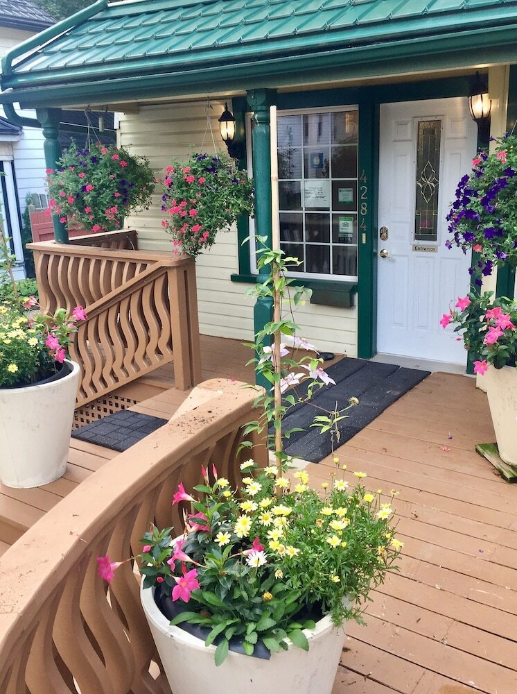 Ellis House Bed & Breakfast