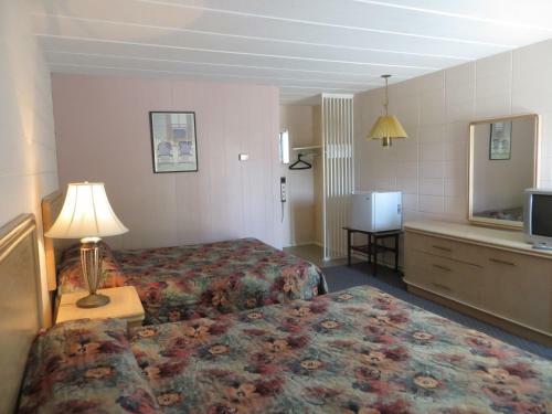 Parkway Motel