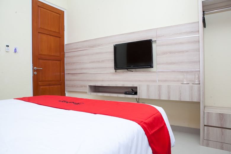 Hotel Reddoorz Plus Near Pasundan University