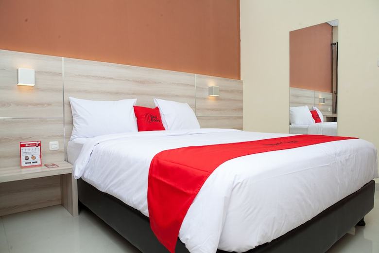 Hotel Reddoorz Plus Near Pasundan University