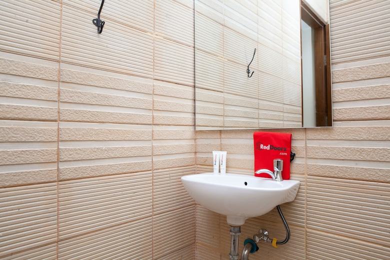 Hotel Reddoorz Plus Near Pasundan University
