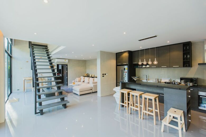 Luxury 4 Bedroom Villa Baan Rim Nam