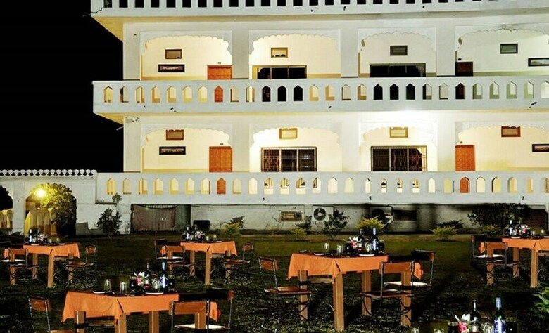 Hotel Narayan Niwas Resort