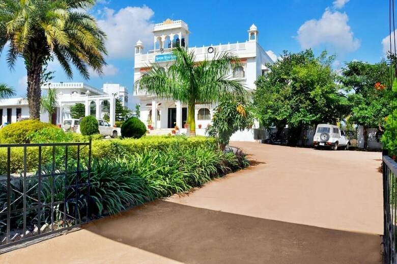 Hotel Narayan Niwas Resort