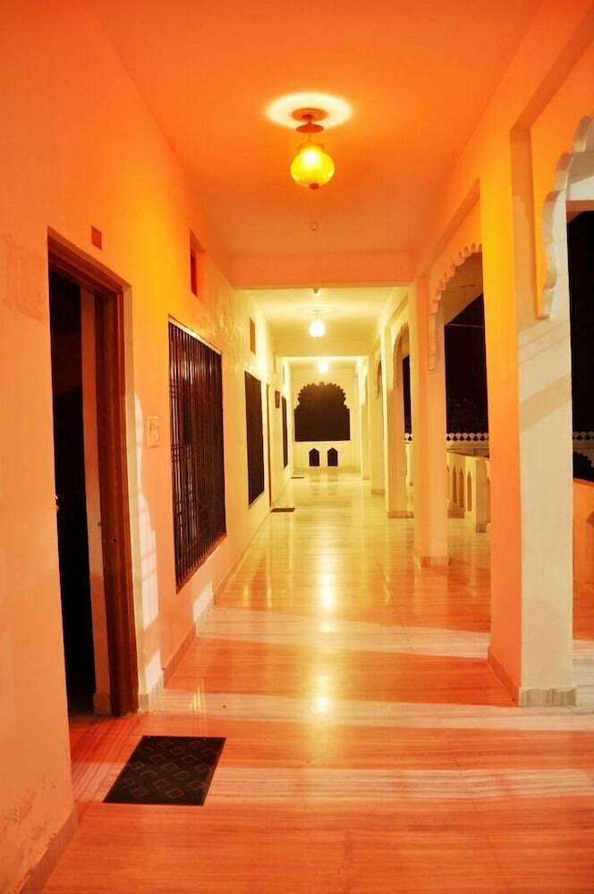 Hotel Narayan Niwas Resort