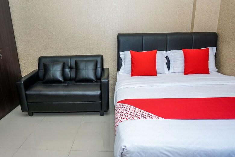 Hotel Oyo 111 Grand Palace Resident