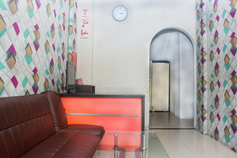 Hotel Oyo 111 Grand Palace Resident