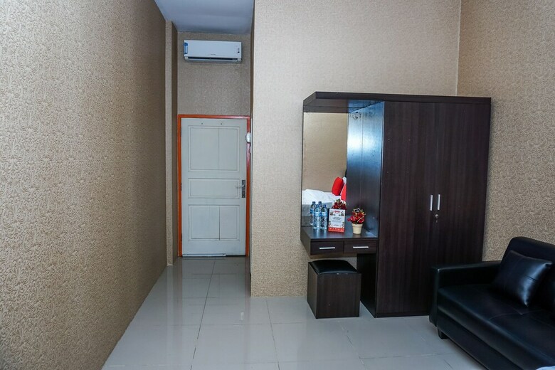 Hotel Oyo 111 Grand Palace Resident