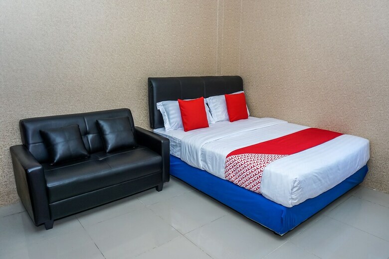 Hotel Oyo 111 Grand Palace Resident