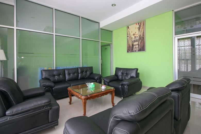 Hotel Airy Bandara Adi Soemarmo 3 Solo