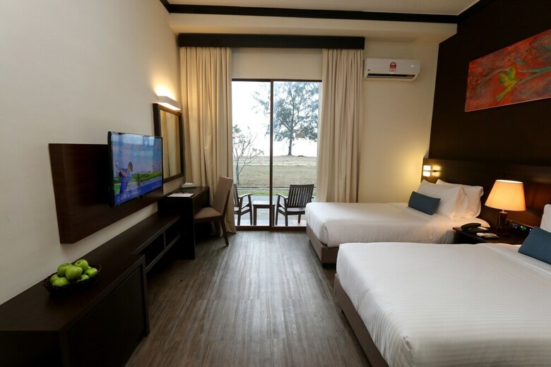 Hotel Lanjut Beach & Golf Resort