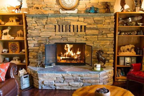 Mountain River Lodge