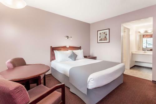 Motel Super 8 Lake Country - Winfield Area