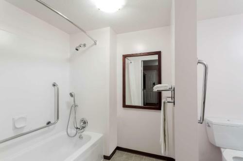 Motel Super 8 Lake Country - Winfield Area