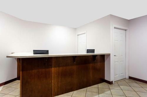 Motel Super 8 Lake Country - Winfield Area