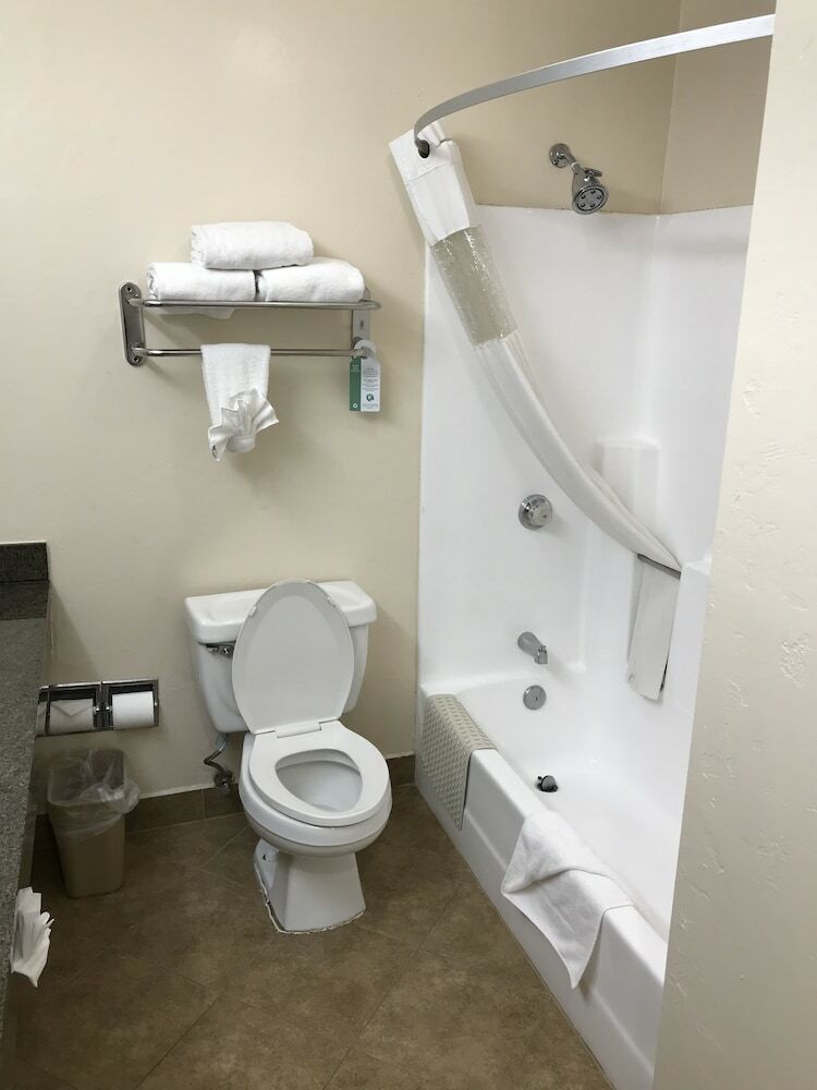Hotel Ramada By Wyndham Poway