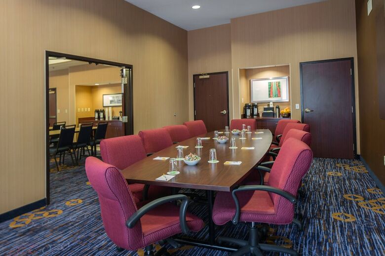 Hotel Courtyard By Marriott Raynham