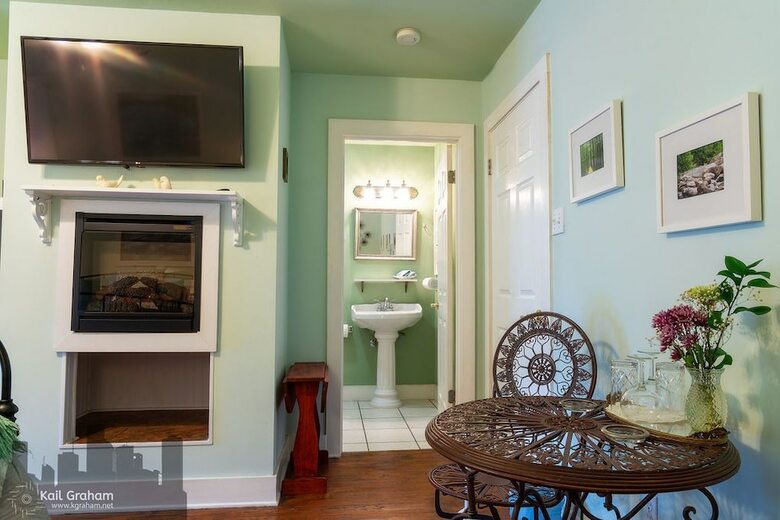 Bed & Breakfast Equinox Inn At Biscuit Hill