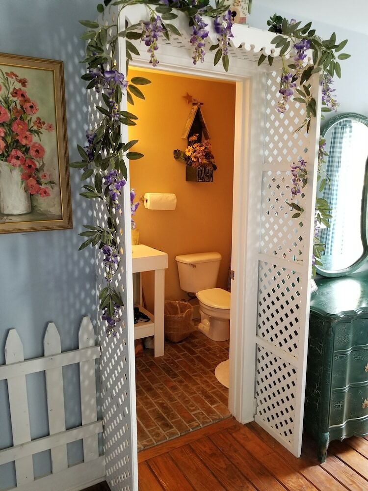Bed & Breakfast Equinox Inn At Biscuit Hill