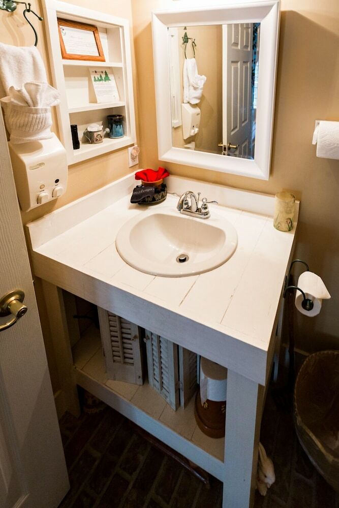 Bed & Breakfast Equinox Inn At Biscuit Hill