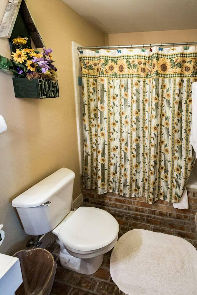 Bed & Breakfast Equinox Inn At Biscuit Hill
