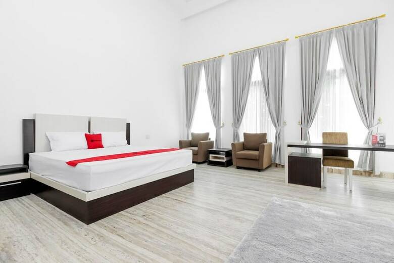 Hotel Reddoorz Plus Near Ragunan Zoo
