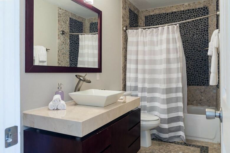 Domio Germantown Massive 8br Comprised Of 2 4br Suites