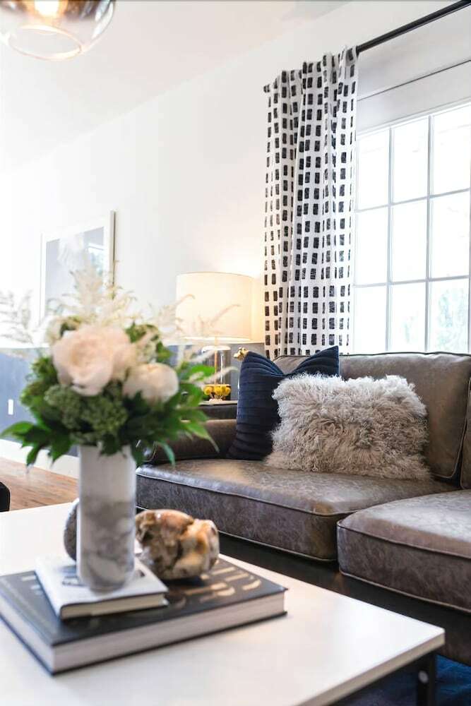 Domio Germantown Massive 8br Comprised Of 2 4br Suites