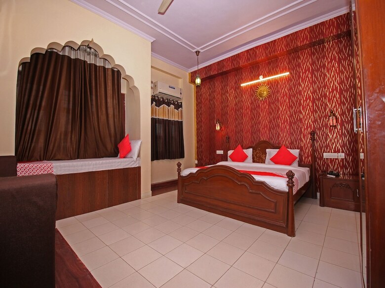 Hotel Oyo 15214 Mahal Rajwada Resort