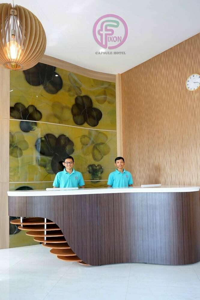 Fixon Capsule Hotel - Hostel