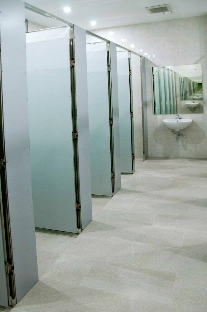 Fixon Capsule Hotel - Hostel