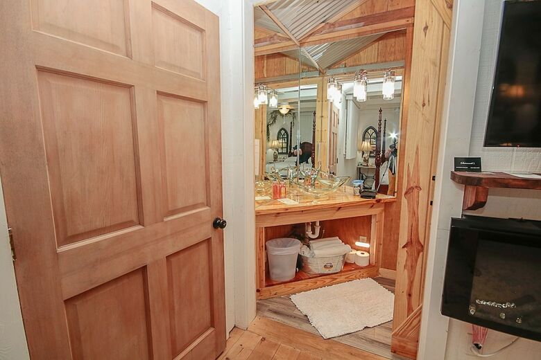 Cora's Cabins