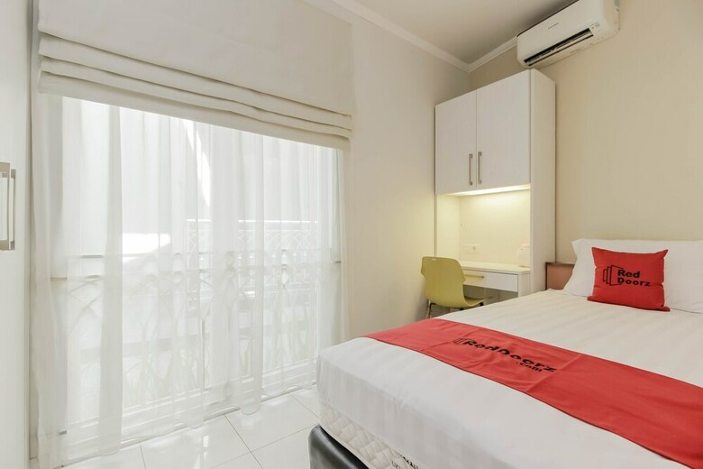 Hotel Reddoorz Syariah Plus @ Jatibening