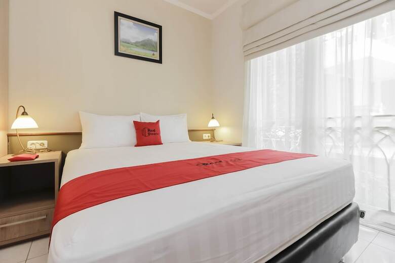 Hotel Reddoorz Syariah Plus @ Jatibening