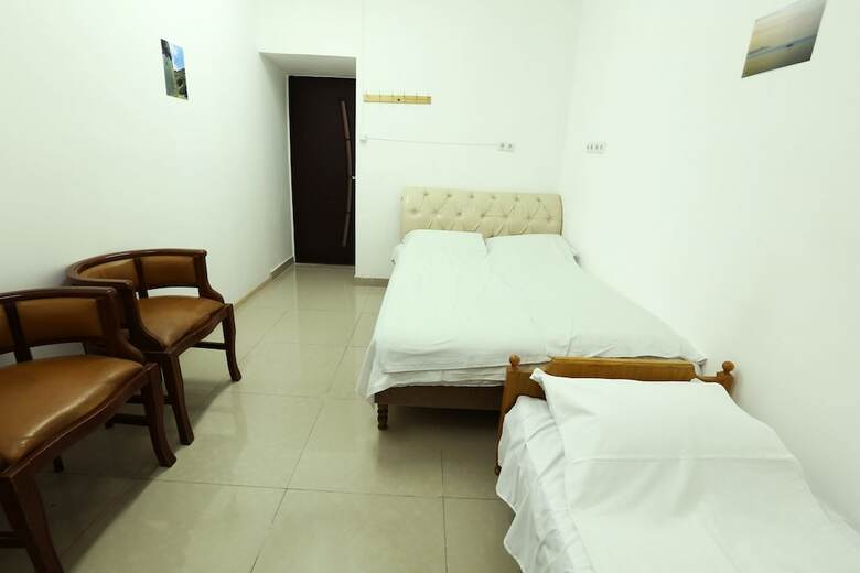 Hostal Byron Hostel