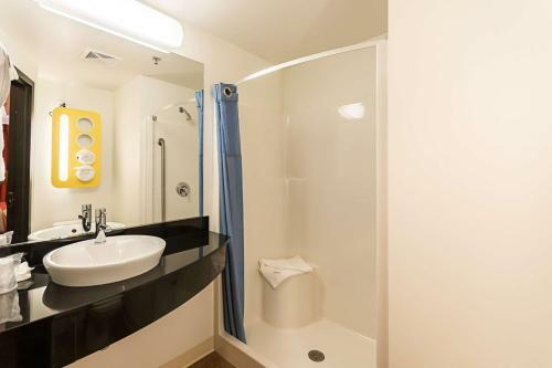 Motel 6 - Moosomin