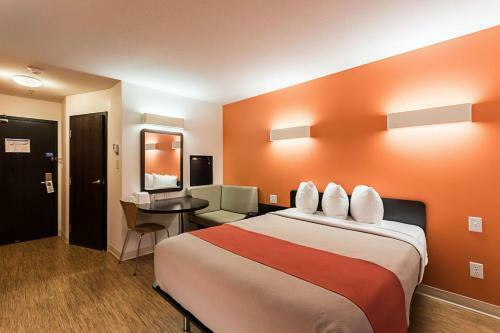 Motel 6 - Moosomin