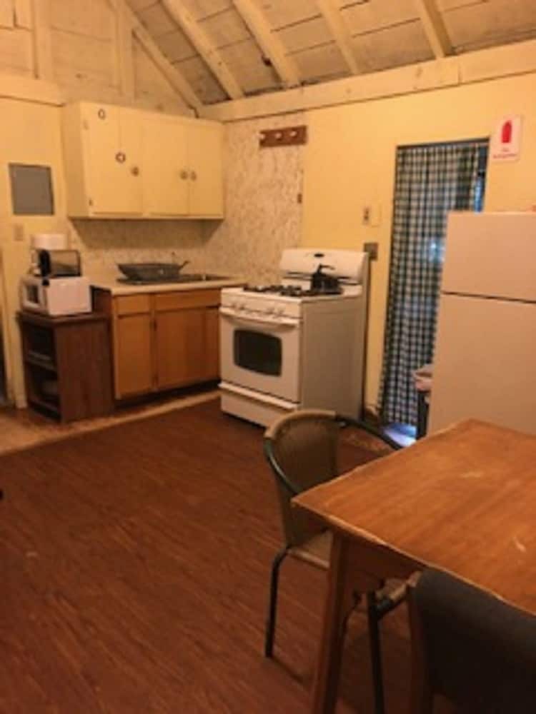Riverbay Adventure Inn