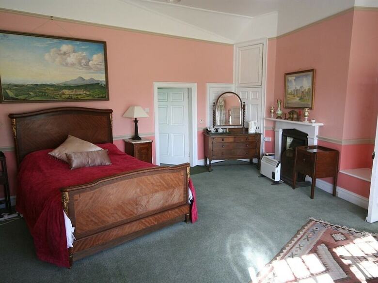 Hotel Tyrella House
