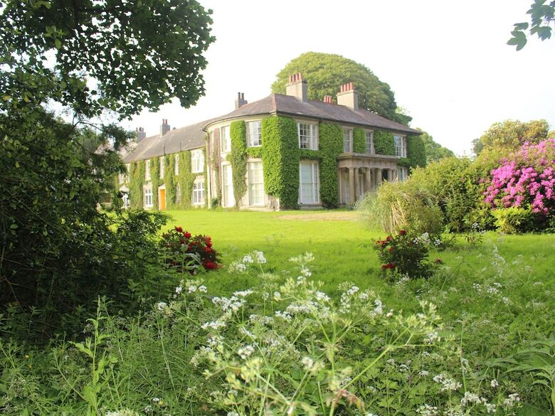 Hotel Tyrella House