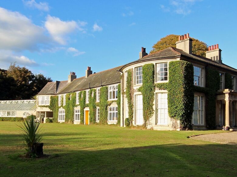 Hotel Tyrella House