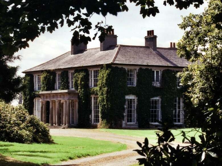 Hotel Tyrella House