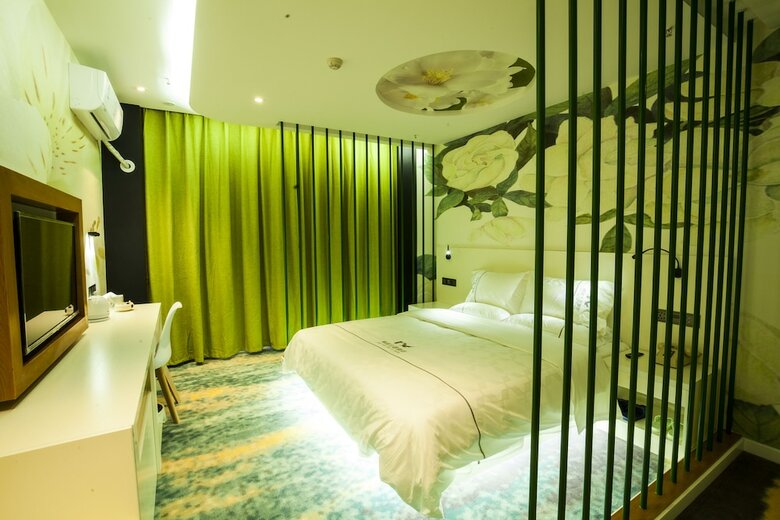 Fun-loving Theme Hotel Of Tengchong