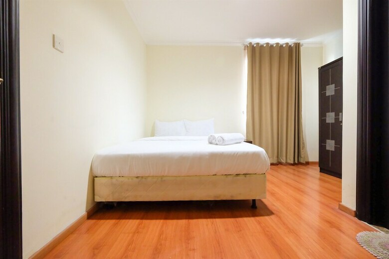Spacious Riverside Pluit Apartment