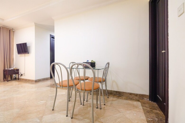 Spacious Riverside Pluit Apartment