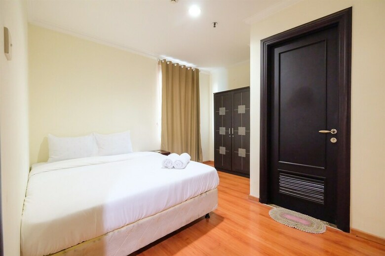 Spacious Riverside Pluit Apartment