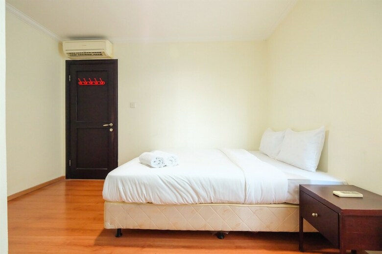 Spacious Riverside Pluit Apartment